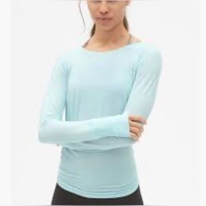 Lote of 3 Gap Fit Breathable Long Sleeve tee lot of 3